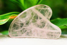 Cargar imagen en el visor de la galería, Gua Sha de Cuarzo Rosa Natural
